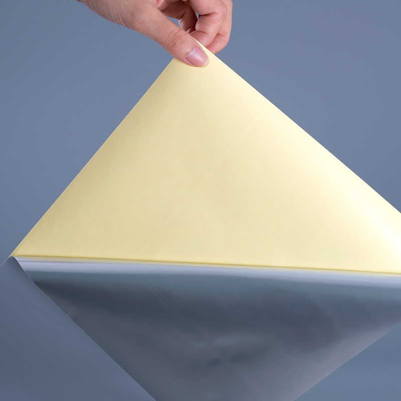 50mic kiiltävä valkoinen polyesteri PET-kalvo itseliimautuva etiketti liuottimella akryyliliimaisella Jumbo-rullalla digitaaliseen tulostukseen