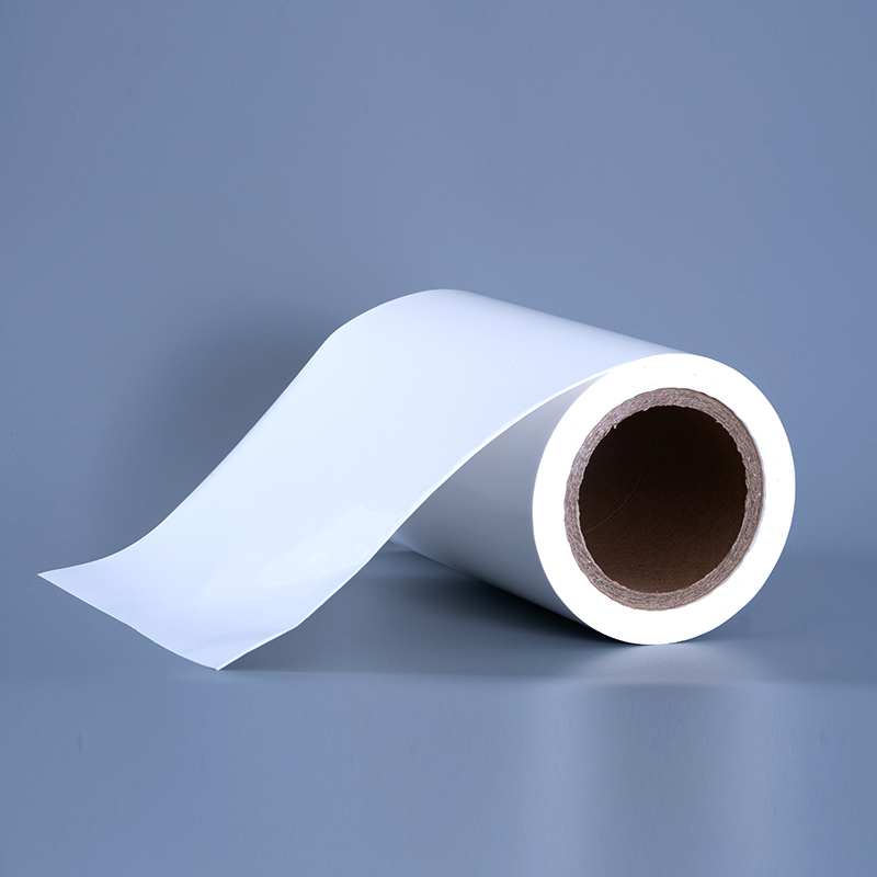 25 mikron kiiltävä PET-vinyylikalvotarramateriaalit akryyliliimaisella Jumbo-rullalla mustesuihkutulostukseen