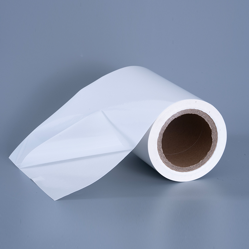 25 mikron kiiltävä PET-vinyylikalvotarramateriaalit akryyliliimaisella Jumbo-rullalla mustesuihkutulostukseen