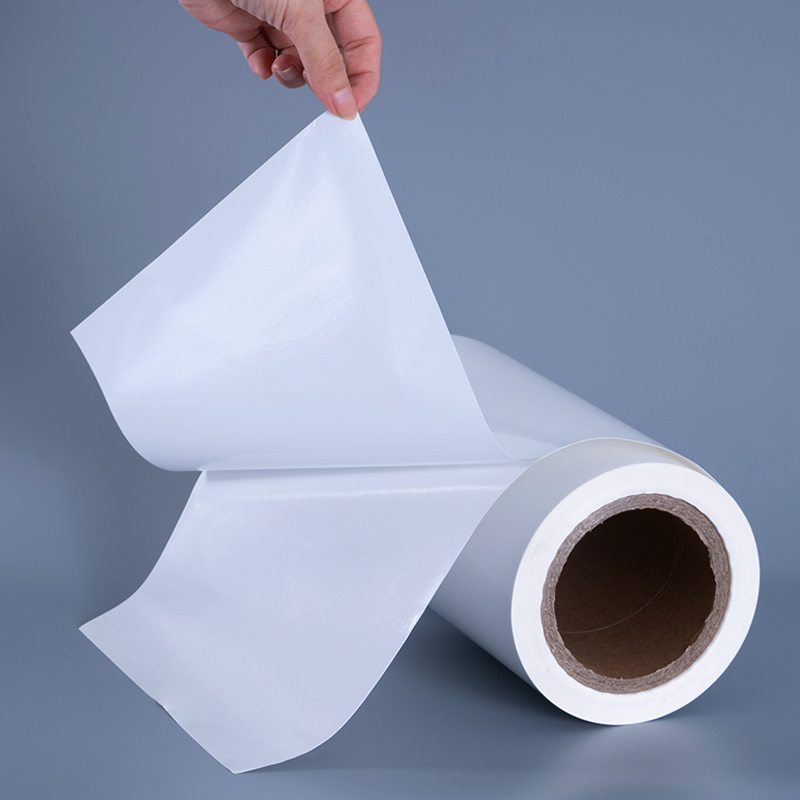 25 mikron kiiltävä PET-vinyylikalvotarramateriaalit akryyliliimaisella Jumbo-rullalla mustesuihkutulostukseen