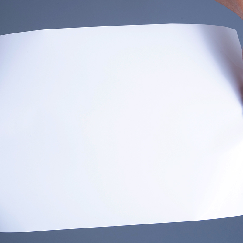 25 mikron kiiltävä PET-vinyylikalvotarramateriaalit akryyliliimaisella Jumbo-rullalla mustesuihkutulostukseen