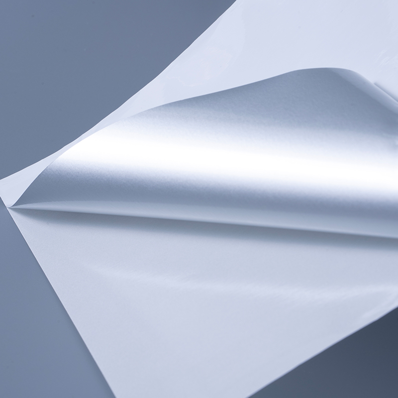 25 mic kiiltävä valkoinen alumiinisoitu polyesterikalvo itseliimautuva tarra vesipohjaisella akryyliliimalla mustesuihkutulostukseen